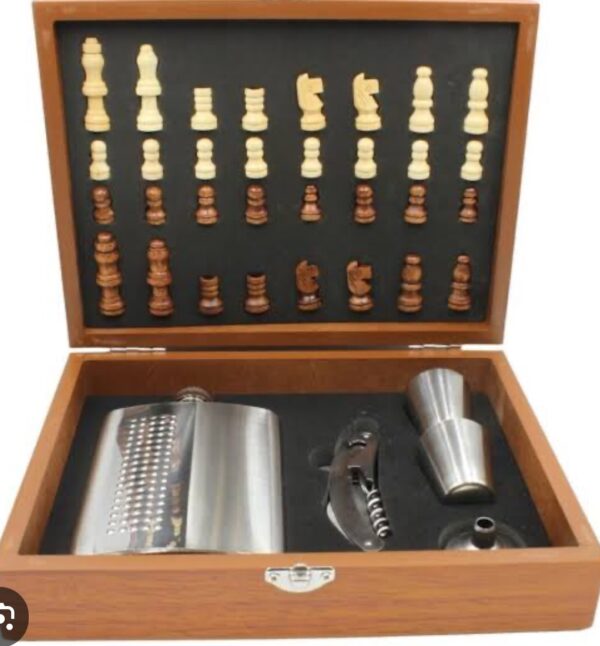 img_0733 FLASK CHESS SET